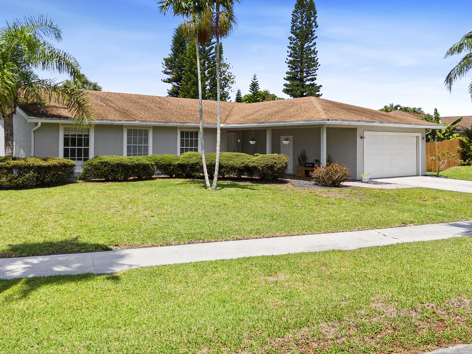 3 bed, 2.0 bath, 1902 sqft, $4,900 — Photo 3