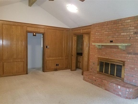 3rd image of 909 Curtis Dr