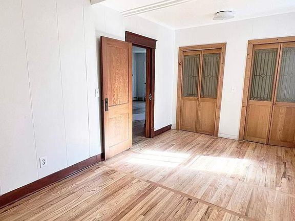 5th image of 151 1/2 Paine St #1