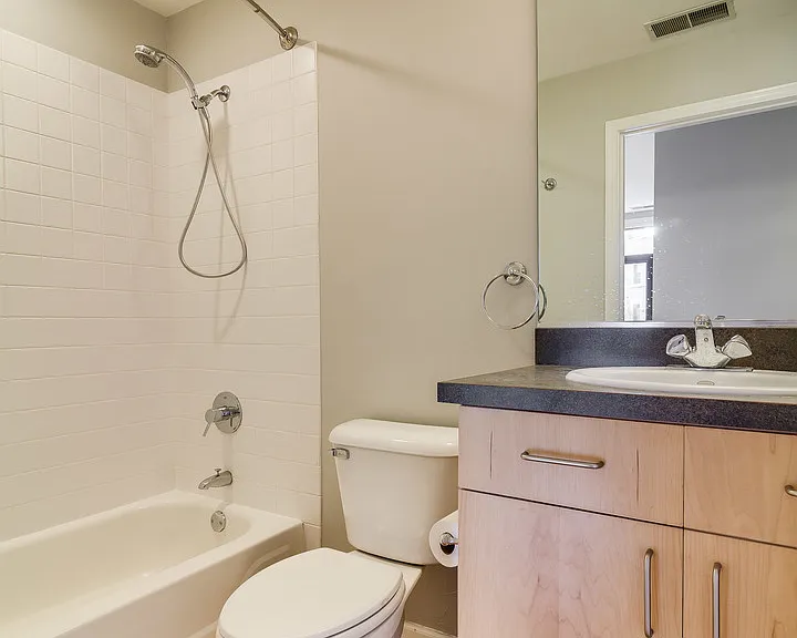 33 W Huron St #305 — Photo 12