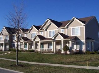 657 Lincoln Station Dr, Oswego, IL 60543