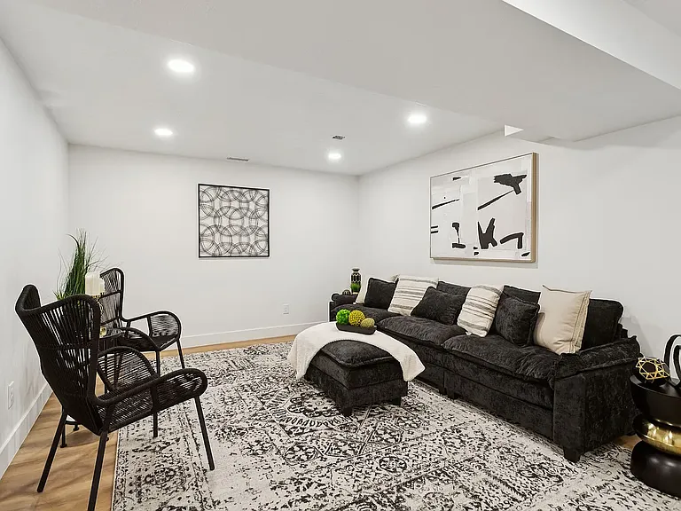 155 W 800 N — Photo 3