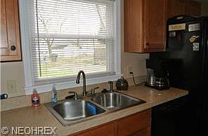 4th image of 867 Eaton Ave