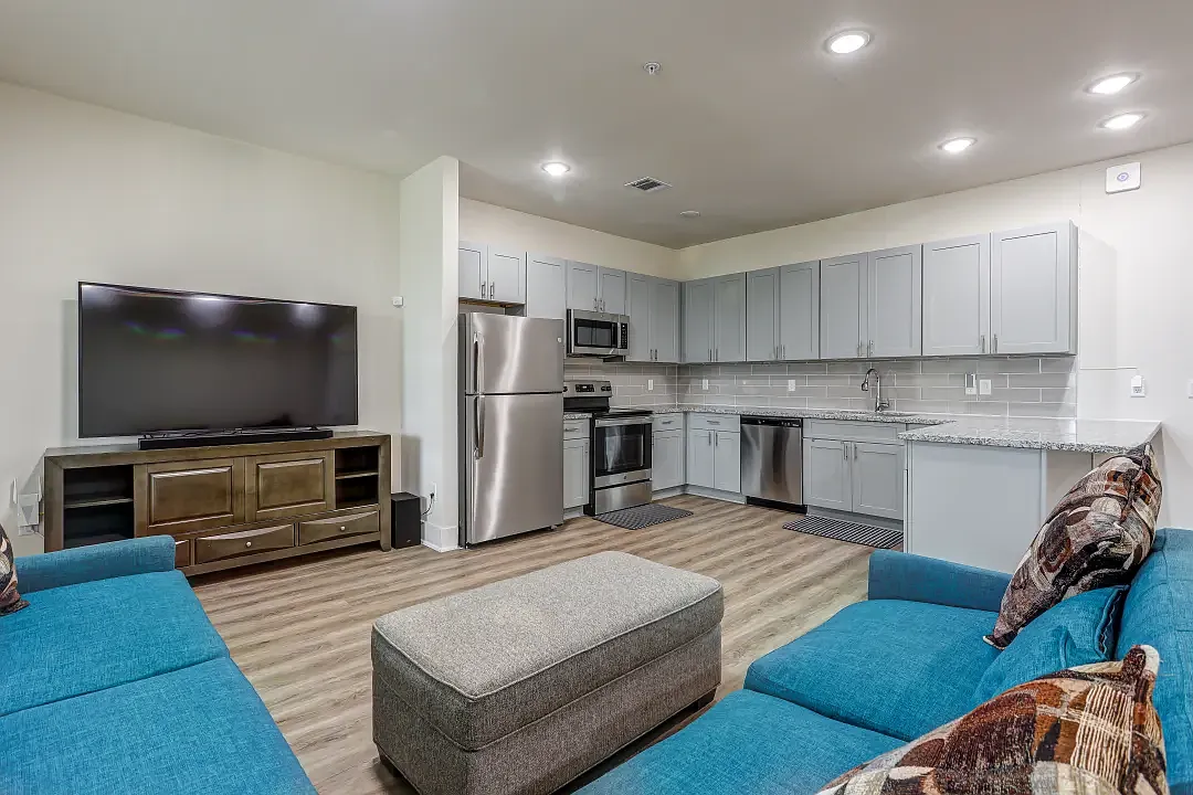 2 bed, 1160 sqft, $1,600 — Photo 2