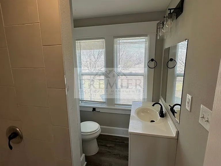 184 W North St — Photo 23
