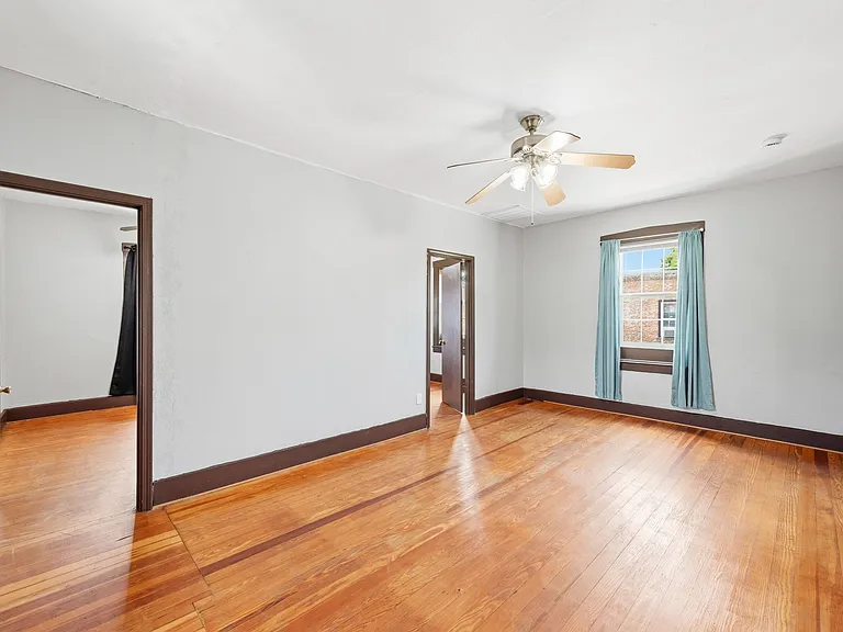 511 W Schirmer St #2F — Photo 12