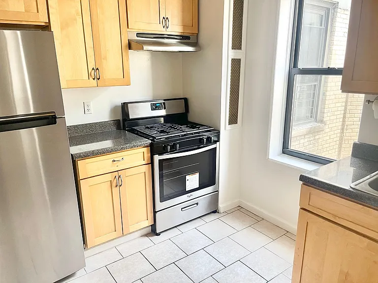 853 Riverside Dr #6I — Photo 2