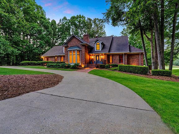 2nd image of 158 Saint Andrews Dr