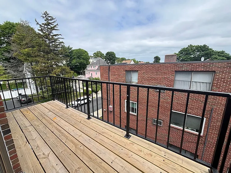 Harvard Street Apartments — Photo 7