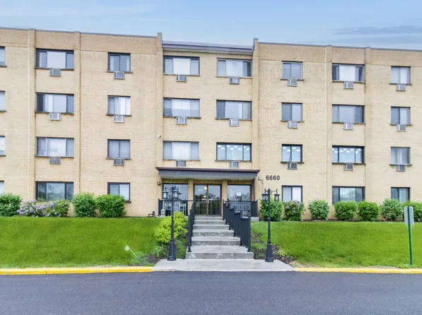 6660 S Brainard Ave APT 211, Countryside, IL 60525