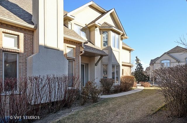 1st image of 1061 W Sutton Ct