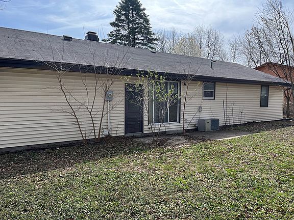 2nd image of 1905 Teal Dr