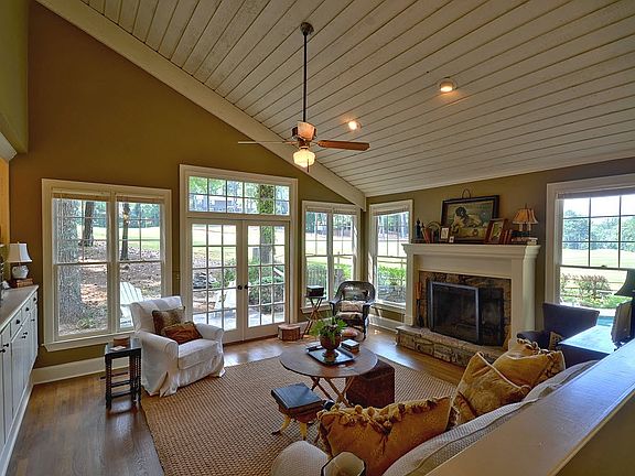 Great Room-Panoramic Golf 