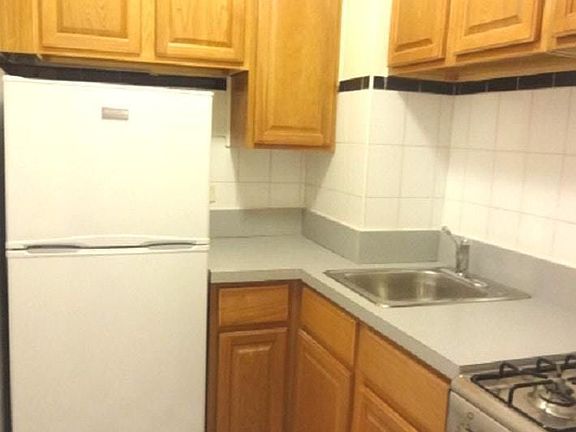 5th image of 425 E 54th St #2U