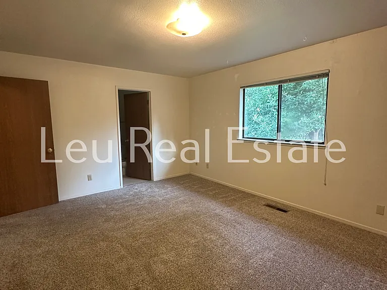 2720 Wentworth Rd — Photo 13