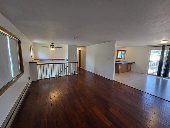 4th image of 1615 Parkwood St