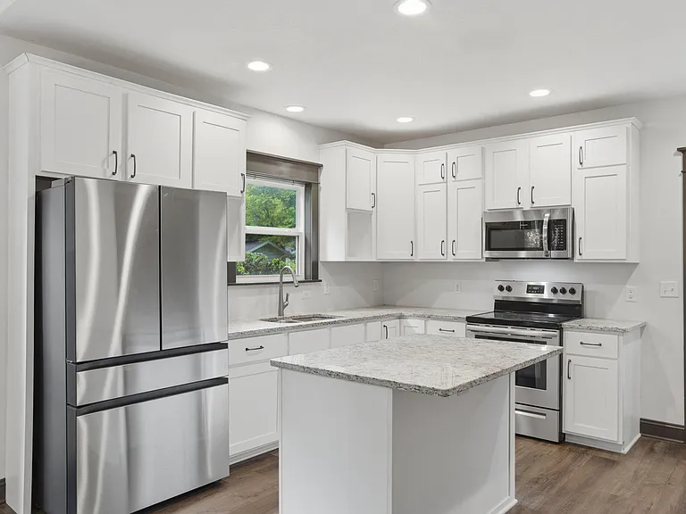 837 S Kentwood Ave — Photo 9