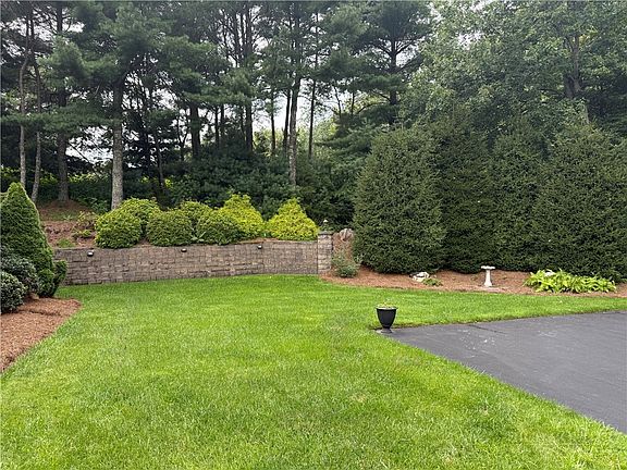 3rd image of 1015 Country Club Road