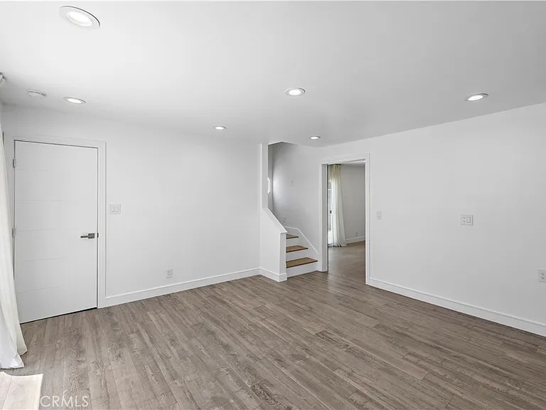 822 E Borchard Ave — Photo 10