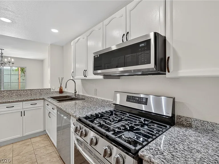 7926 Rosellen Ave — Photo 5