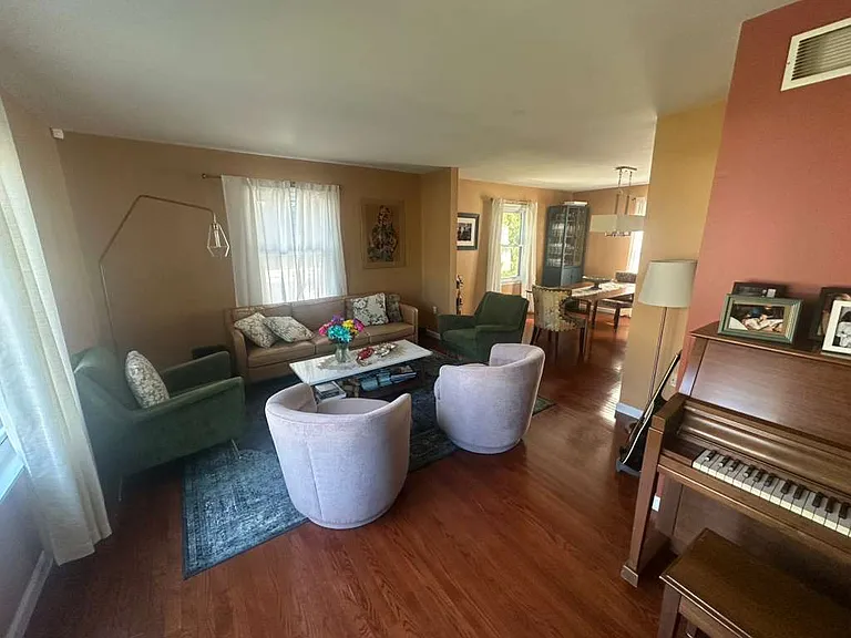 1790 Stratfield Rd — Photo 9