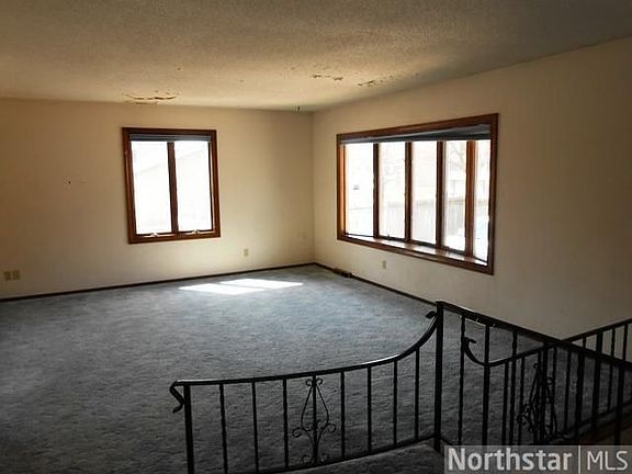 5th image of 2096 Bradley St N