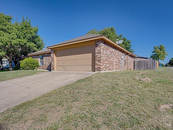 4th image of 4032 Devonaire Dr