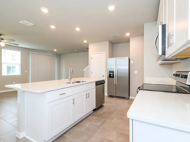 803 Legacy Dr — Photo 8