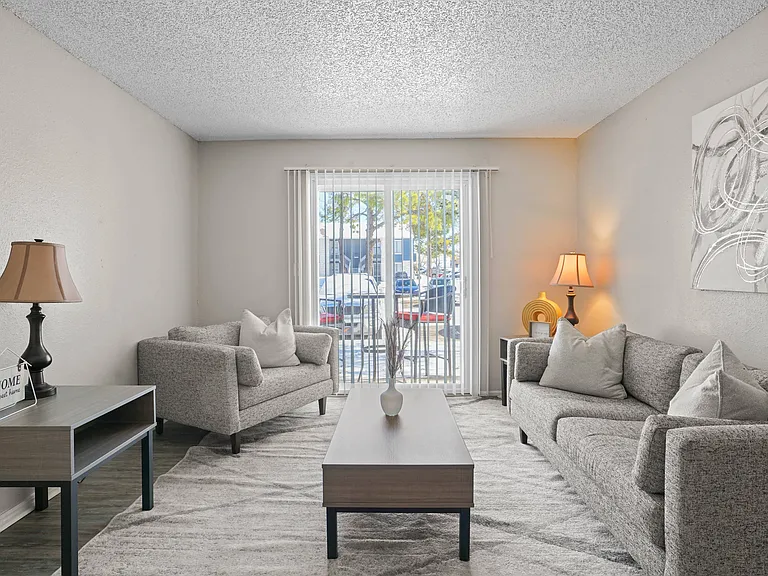 Diamond Lake Apartments — Photo 7