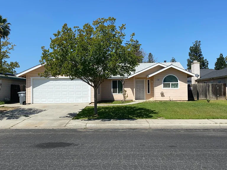367 Strauss Ln — Photo 1