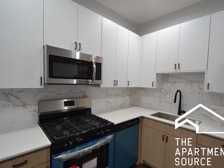 2171 W Wilson Ave #G — Photo 2