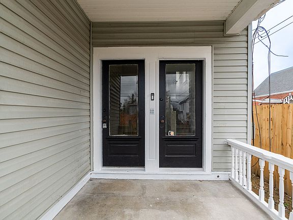 3rd image of 3955 Elsmere Ave APT 2