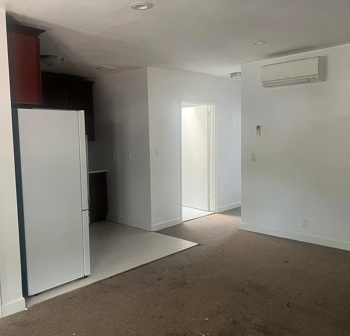 3 bed, 1000 sqft, $3,811 — Photo 2