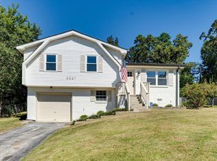 8327 Middle Rd, Ooltewah, TN 37363