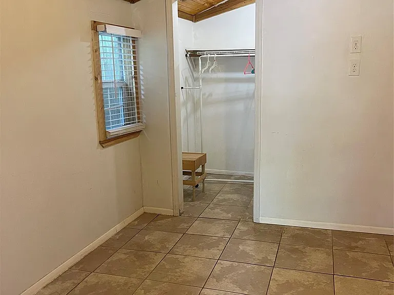 1472 1/2 Godwin St — Photo 3