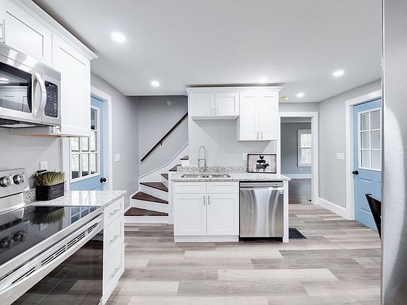 4th image of 1104 Huntington Rd