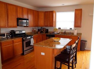 224 River Front Dr, Mount Prospect, IL
