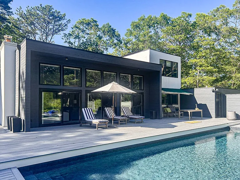 4 Bayberry Ln — Photo 1