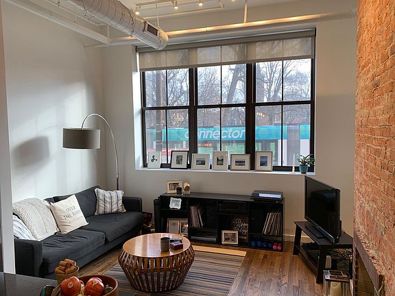 3rd image of 1207 Elm St #1