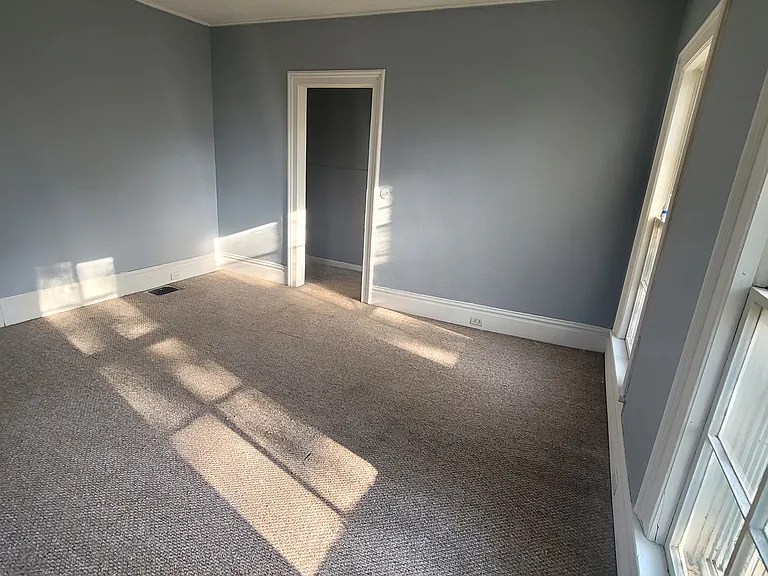 164 Allen St #3 — Photo 3
