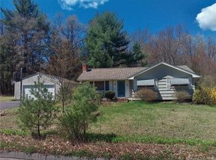 65 Fernwood Dr, Simsbury, CT 06070