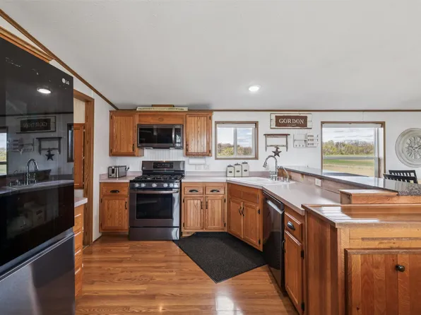 1541 Nature Ct, Winterset, IA 50273