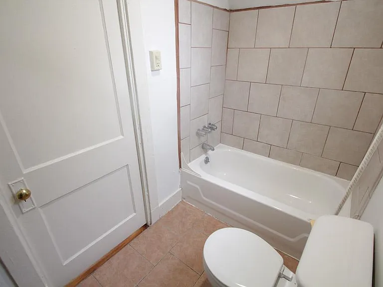 442 Franklin Ave — Photo 17