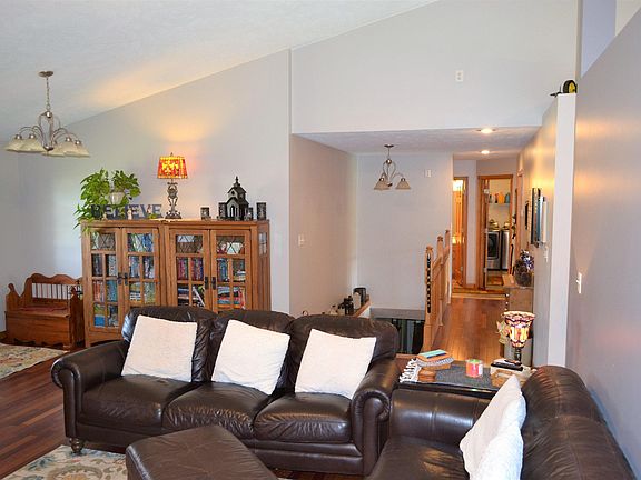 5th image of 4660 Brookview Dr