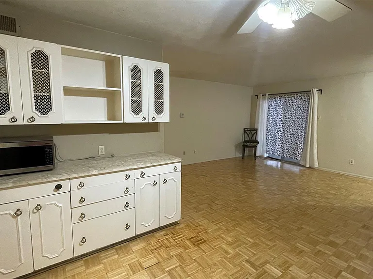 7600 Burgoyne Rd #240 — Photo 10