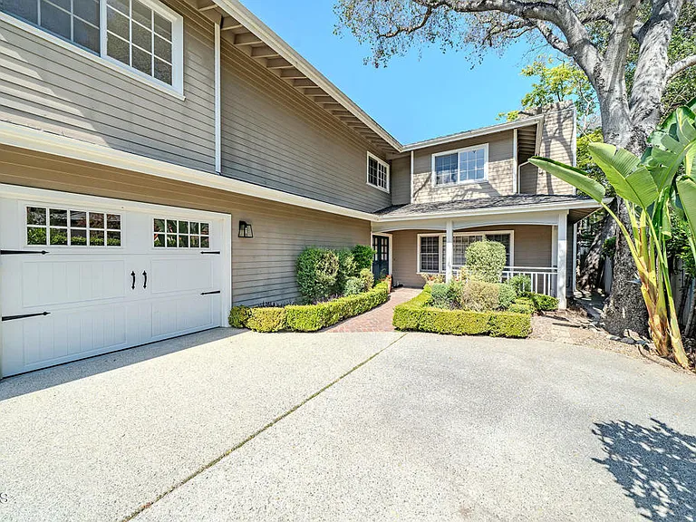 4330 Bel Aire Dr — Photo 2