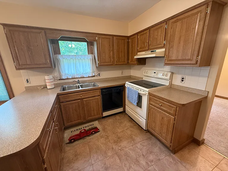 4669 Pinehurst Dr — Photo 8