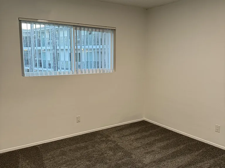 Oasis Apartments — Photo 25