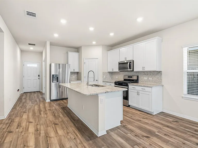 520 Loriner Way — Photo 9