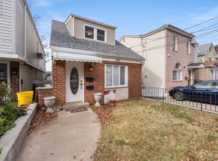 425 7th St FLOOR 2, Fairview, NJ 07022